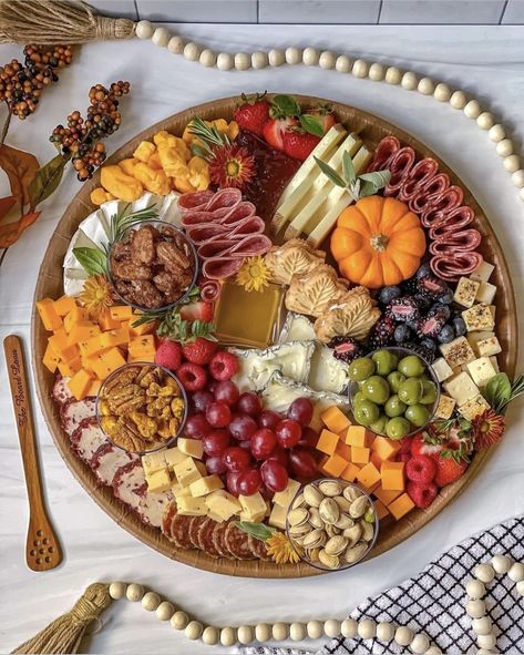 Bday Charcuterie Board, Fall Charcuterie Board Ideas, Fruit Boards, Charcuterie Board Display, Charcuterie Trays, Fall Charcuterie Board, Small Cheese Boards, Fall Charcuterie, Holiday Charcuterie