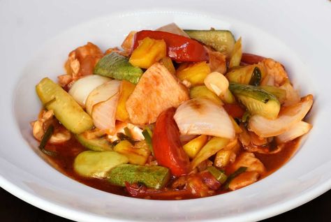 Sweet and Sour Chicken - Thai Recipes - Riverside Thai Cooking Thai Soup Vegetarian, Popular Thai Dishes, Sweet And Sour Chicken Recipe, Sour Chicken Recipe, Crispy Pancakes, Vegetarian Thai, Tasty Thai, Thai Soup, Sweet And Sour Chicken