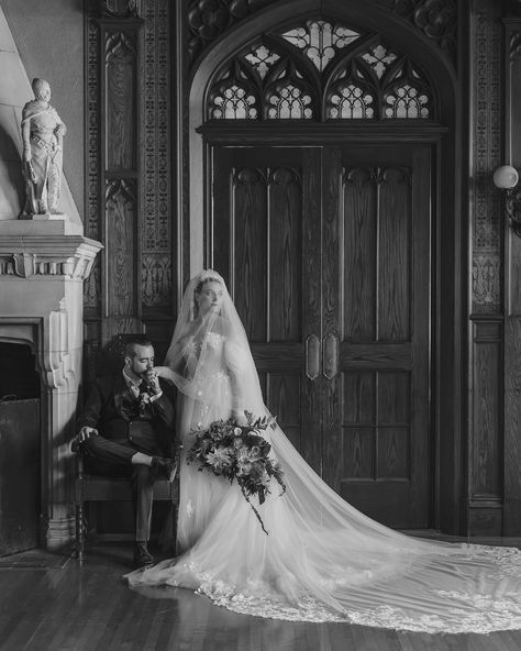 We love a “Victorian-Gothic” esque wedding 😍 I can’t believe I’m just getting around to posting images from the jaw-droppingly stunning wedding that I second shot for @bellagaviniphoto This day was perfect all around, from the vibes, to the gorgeous location & November weather 🤩 . . . Busy season is just about upon us. My first wedding to kick it off is THIS Saturday and I cannot be more excited! 😍 this year is going to be such a killer year and I can’t wait to create and celebrate the lo... Victorian Era Wedding, Vampiric Wedding, Gothic Wedding Pictures, Gothic Vintage Wedding, Wedding Gothic, Historic House Wedding, Gothic Winter Wedding, Classy Gothic Wedding, Dark Victorian Wedding