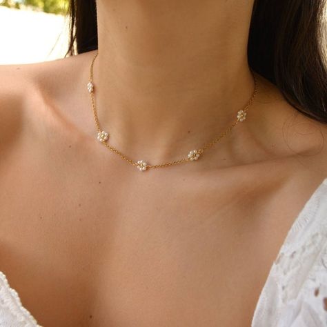 Daisy Choker, Flower Necklace Gold, Choker Pearl, Simple Pearl Necklace, Rice Pearls, Single Pearl Necklace, Natural Pearl Necklace, Bridal Pearl Necklace, Flower Charm Necklace