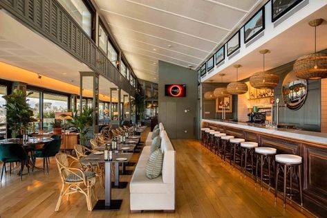 Country Club Restaurant, Instagrammable Restaurant, Golf Club Restaurant, Golf Simulator Room Design, Golf Club Interior, Golf Restaurant, Industrial Restaurant Design, Clubhouse Ideas, Simulator Room