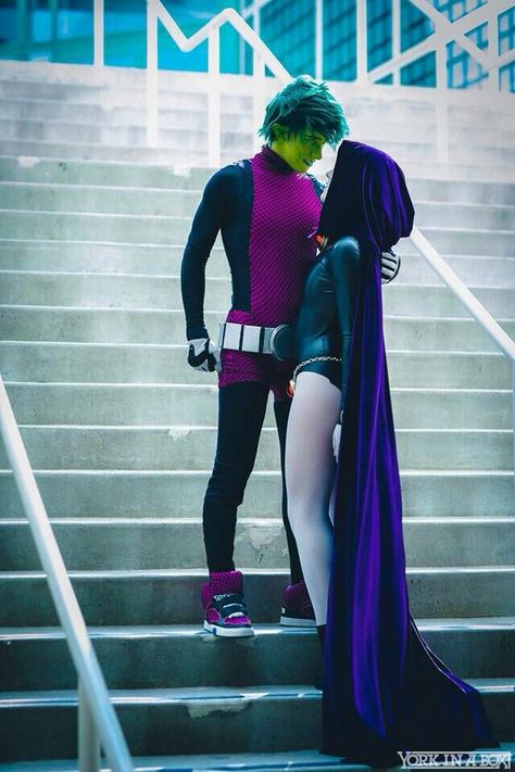 Beast Boy and Raven                                                                                                                                                                                 More Beast Boy And Raven, Teen Titans Cosplay, Cosplay Couple, Raven Cosplay, Couples Cosplay, Couple Cosplay, Dc Cosplay, Couples Halloween Outfits, Hallowen Costume