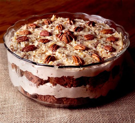 German Chocolate Cake Trifle Chocolate Cake Trifle, Trifle Bowl Recipes, Cake Trifle, Trifle Dessert Recipes, German Chocolate Cake Recipe, Torte Cupcake, Trifle Desserts, Layered Desserts, Trifle Recipe