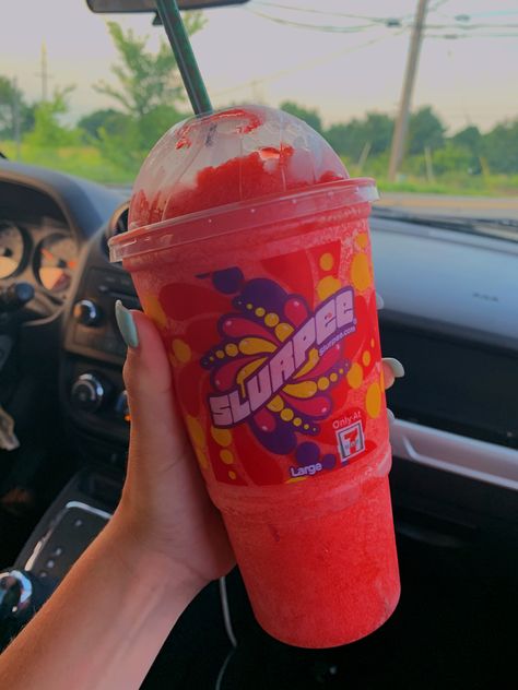 Candy Drinks, Junk Food Snacks, 7 Eleven, Pretty Drinks, Tasty Baking, Food Drinks Dessert, Food Goals, Frozen Drinks, Slushies