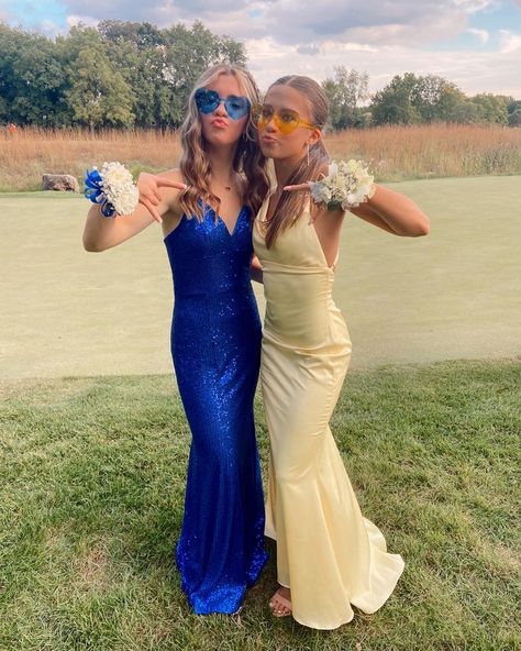 homecoming / long dress / pic inspo Vsco Hoco Dresses, Homecoming Pics, Homecoming Inspo, Dress Pic, Prom Picture Poses, Hoco Dresses Long, Cute Homecoming Dresses, Homecoming Dresses Long, Dress Homecoming