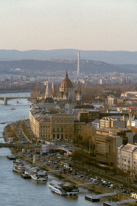 Aesthetic Places Vintage, Budapest Hungary Photography, Old Europe Aesthetic, Budapest January, Budapest Couple, Vintage Travel Aesthetic, Vintage Aesthetic Photos, Hungarian Aesthetic, Budapest Hungary Aesthetic