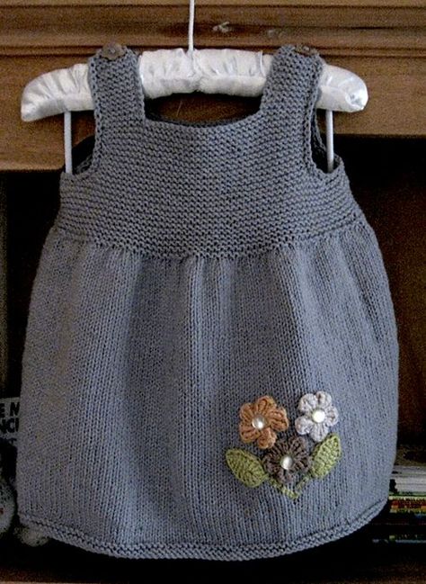 Baby Dress Diy, Knit Baby Dress, Knit Baby Sweaters, Knitted Baby Clothes, Baby Cardigan, Knitting Girls, Stockinette Stitch, Knitting For Kids, Free Knitting Pattern