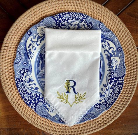 Cloth Napkin Embroidery, Hand Embroidered Napkins Diy, How To Embroider Napkins, Wedding Embroidered Napkins, Embroidery On Napkins, Embroidered Dinner Napkins, Hand Embroidery Napkins, Embroidery Napkins Table Linens, Embroidered Napkins Diy