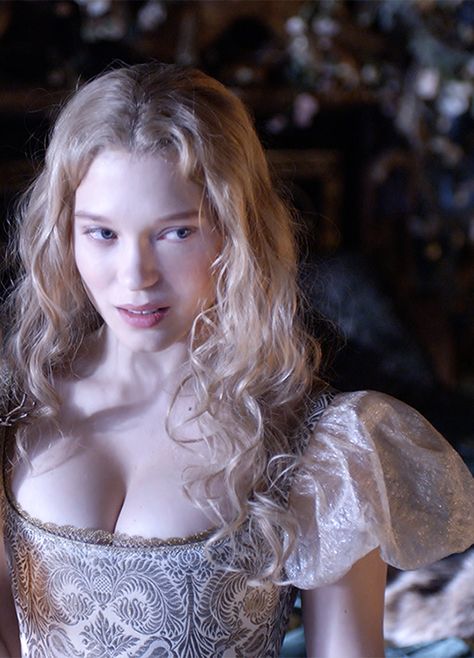 Léa Seydoux in ‘Beauty and the Beast/La Belle & La Bête’ (2014). Léa Seydoux Beauty And The Beast, No Make Up Make Up Look, Medieval Woman, Lea Seydoux, Historical Dresses, 인물 사진, The Beast, Beauty And The Beast, Pretty Woman