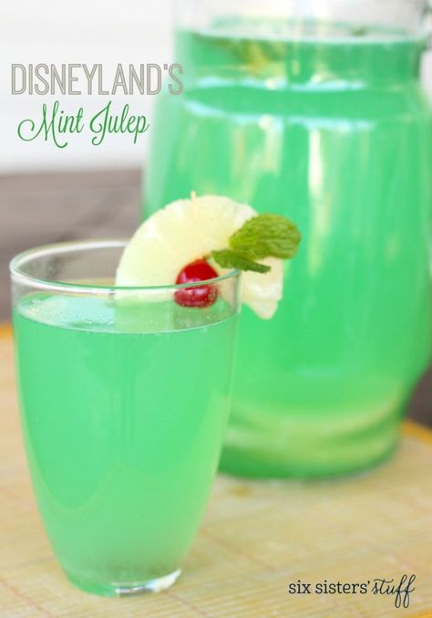 Disneyland’s Mint Julep Copycat Summer Drinks Nonalcoholic, Drinks Nonalcoholic, Six Sisters Stuff, Alcoholic Drink, Long Drink, Mint Julep, Disney Food, Party Drinks, Non Alcoholic Drinks