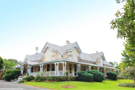 Inspired by the great country estates of the UK, Harrow station and homestead have become a Darling downs landmark. ACx Bagged Brick, Southern Highlands Nsw Country Homes, Australian Houses, Australia Country, Country Estates, Country Magazine, Family Estate, Fixer Upper Style, Weathered White