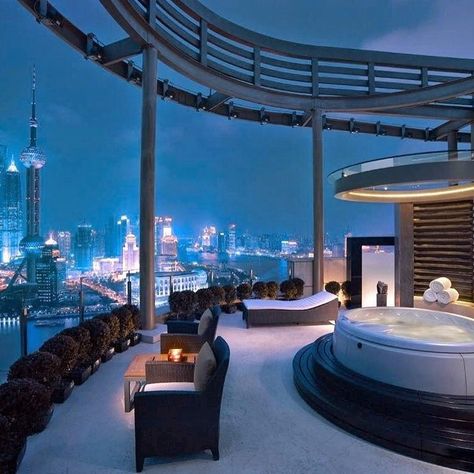 How about a private rooftop Jacuzzi with sweeping views of Shanghai at Hyatt on the Bund? Appartement New York, The City At Night, The Bund, City At Night, Luxury Penthouse, 아파트 인테리어, Design Hotel, Hotel Decor, Beautiful Bathrooms