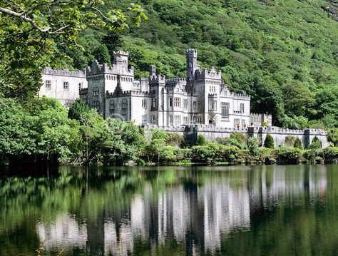 Ireland, County Galway, Connemara, near Letterfrack: Kylemore Abbey | Irland, County Galway, Connemara, bei Letterfrack: Kylemore Abbey Kylemore Abbey, Victorian Gardens, County Galway, Irish Castles, Irish Countryside, Ireland Vacation, Castle Hotel, Castle Garden, Visit Ireland