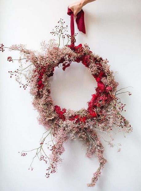 Dried Wreath, Holiday Stationery, Fleurs Diy, Natural Wreath, Dried Flower Wreaths, Christmas Interiors, Xmas Wreaths, Deco Floral, Dried Floral