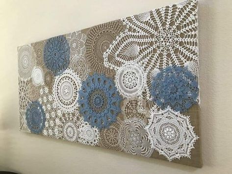 Art Au Crochet, Dekoratívne Vence, Doily Art, Crochet Wall Art, Doilies Crafts, Black Canvas Paintings, Canvas For Beginners, Crochet Wall Hangings, Modern Crochet