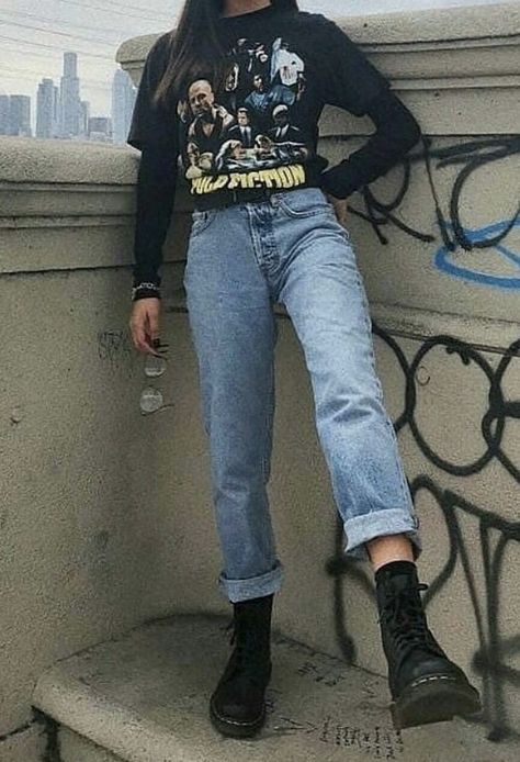 Grunge Jeans, Skater Girl Outfits, Peplum Tops, 90s Fashion Outfits, Tomboy Outfits, Outfit Jeans, Tomboy Style Outfits, Indie Outfits, Tshirt Outfits