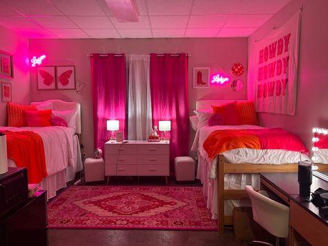 Gold Dorm Room Ideas, Pink And Orange Dorm Room, Pink And Orange Dorm, Orange Dorm Room, Dorm Room Ideas Pink, Pink Dorm Room Decor, Collage Dorm Room, Sorority Room, Pink Dorm Rooms