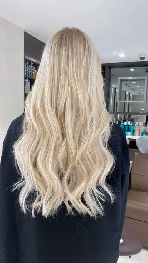 𝙅𝘼𝘾𝙆 𝘽𝘼𝙇𝙇 | 𝘾𝙊𝙇𝙊𝙐𝙍 𝙎𝙋𝙀𝘾𝙄𝘼𝙇𝙄𝙎𝙏 (@jackbhair) • Instagram photos and videos Blonde With Hair Extensions, Light Blonde Hair Balayage, Elsie Aesthetic, Balayage Light Blonde, Blonde No Face, Blond Extensions, No Face Pfp, Pfp No Face, Blonde Hair Light