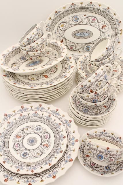 Spode China Patterns, Dinnerware Service, Beautiful Dinnerware, Beautiful Tablescapes, Tablescape Ideas, Vintage Dinnerware, Tableware Collection, Vegetable Bowl, Cups And Saucers