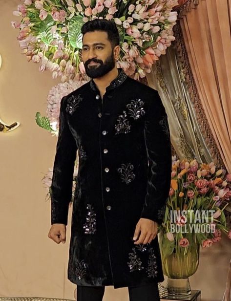 Hand Work Tuxedo For Men, Indowestern Men, White Wedding Suits For Men, Casual Wedding Suit, Indo Western Dress For Men, Reception Suits, Jodhpuri Suits, Mens Fashion Fall Outfits, Indian Wedding Clothes For Men