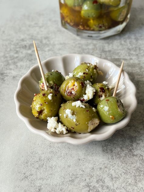 Dinner Party Canapes, Simple Healthy Snacks Quick, Cute Party Appetizers, Food For Dinner Party, Elevated Appetizers, Seasoned Olives, Stuffed Olives Recipe, Dinner Party Snacks, Healthy Appetizers For Party