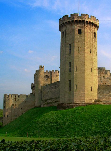 United Kingdom Castles, Uk Landmarks, Tudor Castle, Early Medieval Castle, Kenilworth Castle, Raby Castle England, Warwick Castle England, Cawdor Castle, Romantic Hideaways