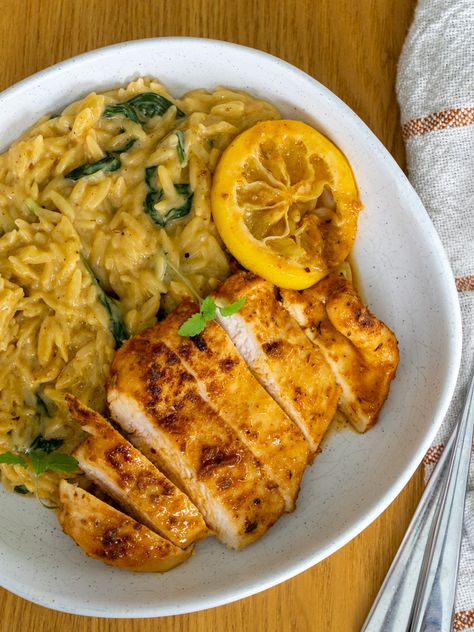 This Creamy Lemon Chicken Risoni (Orzo) requires very little preparation and is incredibly delicious to eat. It cooks quickly and easily in the one pan. Risoni Recipes, Lemon Butter Chicken, Creamy Lemon Chicken, Slow Cooker Breakfast, Chicken Orzo, Home Edit, Recipes Simple, Spinach And Cheese, Simple Home