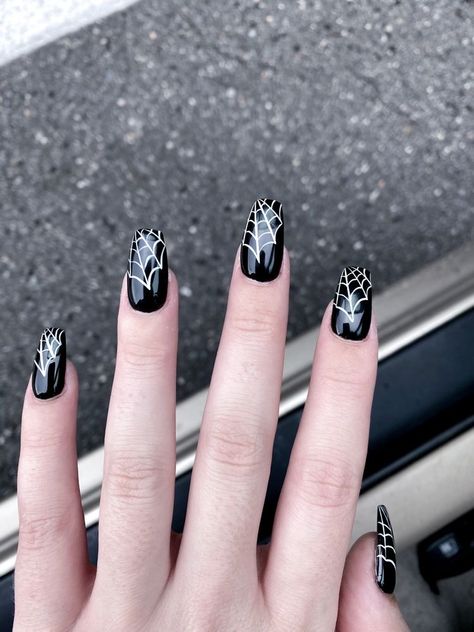 Goth Gel Manicure, Short Gothic Nails Acrylic, Goth Black Nails Short, Goth Gel Nails Short, Goth Nail Art Short, Simple Goth Nail Designs, Simple Goth Nails Short, Halloween Nails Medium Length, Gothic Short Nails