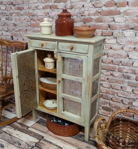 Vintage Pie Safe, Jelly Cabinet Makeover, Pie Safe Cabinet Makeover, Jelly Cabinet, Jelly Cupboard, Wood Table Diy, Pie Safe, Old Barn Wood, Woodworking Inspiration