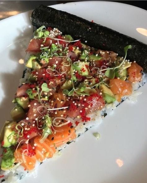 Sushi Pizza, Pizza Pie, Sushi Recipes, God Mat, Food Recepie, Food Goals, Food Obsession, Interesting Food Recipes, Pretty Food