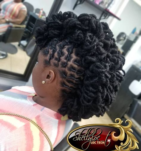 #shellyloc_t #shellydidthat #keshellhairstudio #locmagic #locsanddreads #everythinglocs #ilovelocs #bkstylist #dreadstagram #dreads… Loc Mohawk, Dreads Styles For Women, Dreadlocks Hairstyles, Natural Hair Accessories, Beautiful Dreadlocks, Short Locs Hairstyles, Faux Locs Hairstyles, Dreadlock Style, Dreadlock Styles