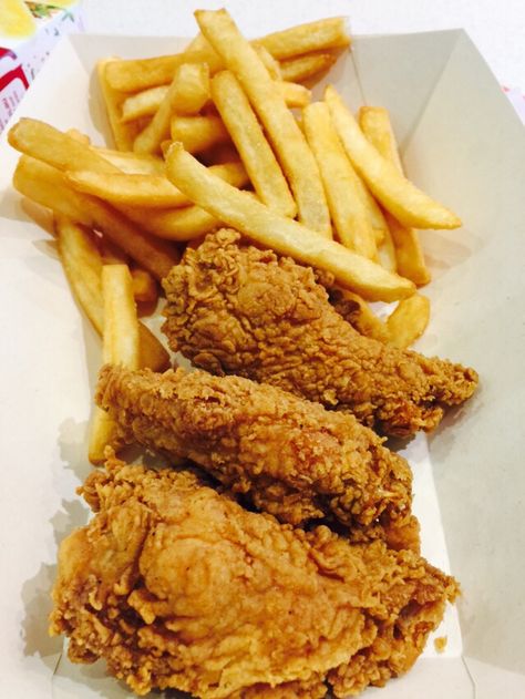 Kfc Chicken Snap, Kfc Wings, Kfc Asthetic Picture, Kfc Food Pics, Kfc Fried Chicken Aesthetic, Fried Chicken Aesthetic Food, Fried Chicken Strips, Chicken And Chips, Chicken Burgers Recipe