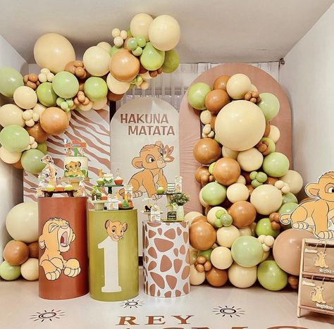 Lion King Party Decorations, Simba Baby Shower, Lion King Birthday Party Ideas, Lion Birthday Party, Baby Boy Birthday Themes, Safari Birthday Party Decorations, Baby Birthday Party Theme, Jungle Thema, Lion King Party