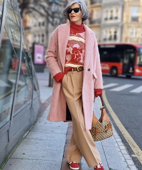 Street Style For Women Over 50, Dress For Cold Weather, Carmen Gimeno, Midlife Fashion, Stylish Outfits For Women Over 50, Style Inspiration Winter, Pink Coat, Fashion Mistakes, Pink And Red