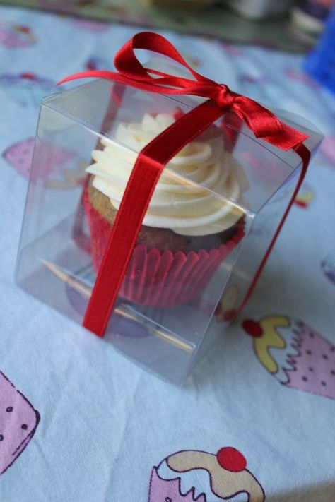 Boxed Cupcake Prom Campaign, Colored Candy Apples, Thank You Cupcakes, Food Delivery Packaging, Bunny Bread, Bake Sale Packaging, Cupcake Packaging, Cupcake Container, Cupcake Gift