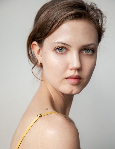 Lindsay Wixson, Lindsey Wixon, Lindsey Wixson, Lots Of Food, Eat A Lot, Portrait Photography Women, Female Portraits, The Society, Beauty Photos