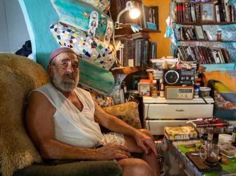 Hermit faces eviction from 50-year-old cave home - realestate.com.au Hermit Lifestyle, Tent Living, Build A Wall, Cave Home, Cave House, Dumpsters, Ocean Sounds, By The Sea, The Sound