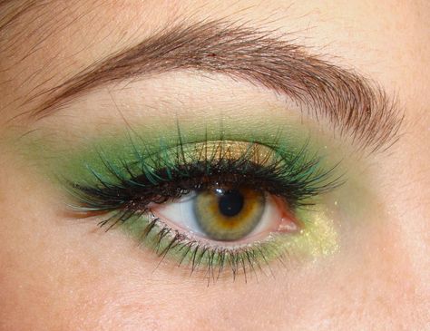 PittPantherMUA: Tutorial: St. Patrick's Day Eye Pictorial Green And Gold Makeup, Gold Makeup Tutorial, Makeup Artistique, Saint Patricks Day Makeup, Green Eye Makeup, Make Up Designs, Make Up Gold, 70s Makeup, Punk Makeup