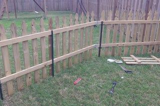 Diy Cheap Fencing, Playground Fence, Cheap Fence Ideas, Temporary Fence For Dogs, Free Standing Fence, Dog Fencing, Diy Dog Fence, Diy Garden Fence, Cheap Fence