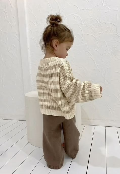 Kids Outfit Idea 26 . Kids Outfit Idea #kidsfashion #kidsootd #backtoschooloutfit #holidayoutfit #birthdayoutfit #partyoutfit #minifashionista #stylemini #instakids #fashionkids. https://whispers-in-the-wind.com/fashion-hacks-for-busy-parents-quick-and-stylish-outfit-ideas-for-kids/?27 Baby Style Girl Outfits, Surfergirl Style, Chunky Knit Jumper, Baby Fits, Fashion Icons, Baby Outfits