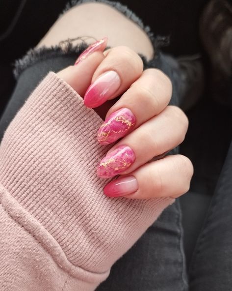 Punk Marble Nails, Pink Marbled Nails, Nail Art Marble Pink, Marbal Art Nail Pink, Pink Marble Nail Designs, Pink Marble Nails, Marble Nail Designs, Marble Nail Art, Marble And Gold