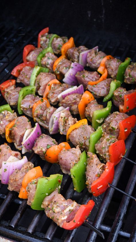 Pork Tenderloin Skewers, Bbq Pork Shoulder, Baked Bbq Ribs, Pork Kabobs, Bbq Pork Recipes, Pork Skewers, Grilling Kabobs, Kebabs On The Grill, Shish Kabobs