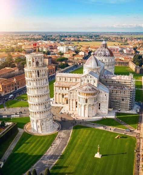 Pisa Tower, Piazza Del Duomo, Mountain Cabins, Central Italy, Cabin Inspiration, Arno River, Pisa Italy, Cabins For Sale, Places In Italy