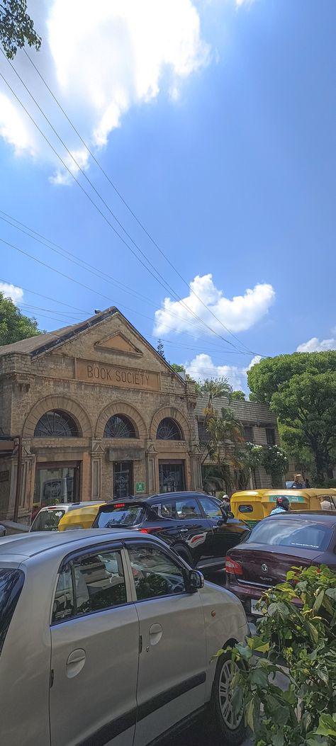 Aesthetic appealing streets of Bangalore, India Bangalore Street Photography, Bangalore Aesthetic Streets, Bangalore Aesthetic Places, Bangalore City Snap, Bangalore Morning Snap, Mg Road Bangalore Snap, Bangluru City, Christ University Bangalore Aesthetic, Church Street Bangalore Aesthetic