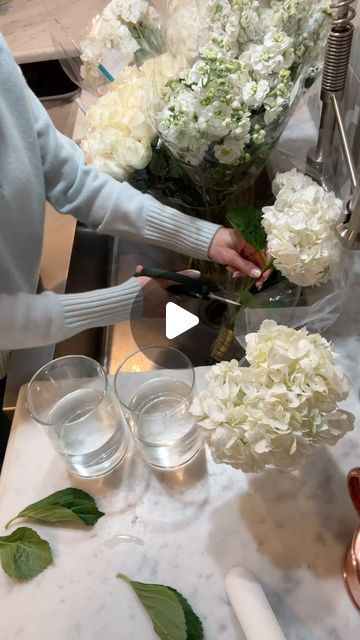 to have + to host on Instagram: "Blooming simplicity: A touch of elegance with an easy DIY floral arrangement, where each vase holds the beauty of one type of pristine white flower - hydrangeas, stock & roses. #floralmagic #diyflowers #simpleflowers #floralclass #flowerschool" Casual Centerpieces, Hydrangea Centerpiece Diy, Flowers In Glass Vase, White Flower Centerpieces, Hydrangea Centerpiece, Rose Centerpieces, Flower School, Floral Arrangements Diy, Flower Shower