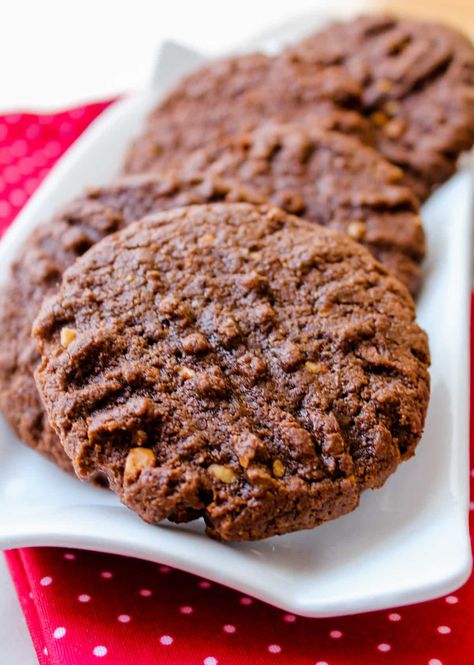 Chocolate Protein Powder Cookies, Protein Cookies Healthy, Chocolate Protein Powder Recipes, Prunes Dessert, Chocolate Protein Cookies, Protein Cookies Chocolate, Protein Biscuits, Protein Breakfast Cookies, Low Sugar Cookies