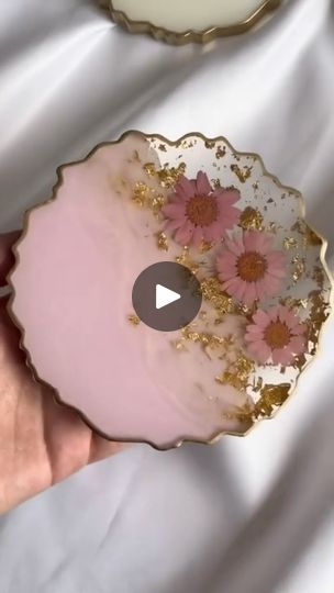 Resin Coasters Ideas, Resin Flower Coasters, Campfire Foods, Diy Resin Coasters, Resin Pouring, Maher Zain, Epoxy Crafts, M Craft, Cup Coasters