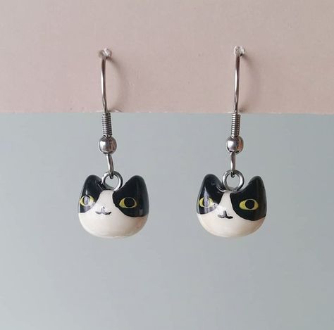 Clay Cat Earrings Diy, Biscuit Earring, Cat Clay Earrings, Weird Jewelry, Tanah Liat, Clay Diy Projects, Funky Earrings, Cute Polymer Clay, Clay Jewelry Diy