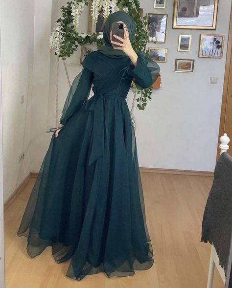 We stitch these dresses on order if u interested u can contact me on this number 03066478927 Net Gaun Dress, Graduation Dress Muslim, Farewell Dress, Muslim Prom Dress, Farewell Dresses, Beautiful Frocks, Islamic Fashion Dresses, Elegant Casual Dress, Gowns Dresses Elegant