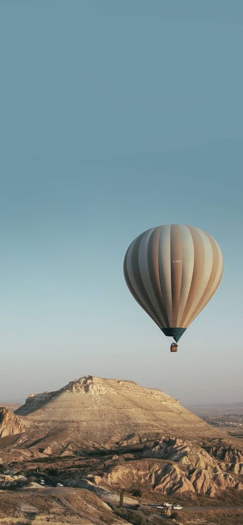 L'articolo Hot Air Balloon proviene da Wallpapers Central. Air Balloon Aesthetic, Balloon Aesthetic, Hot Air Balloon Wallpaper, Air Balloon Wallpaper, Balloon Wallpaper, Animated Photos, Wallpaper Green, Orange Wallpaper, Watercolor Wallpaper